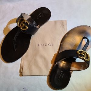 Black Leather Sandal with Double G/GUCCI size 38 (size 8 US)